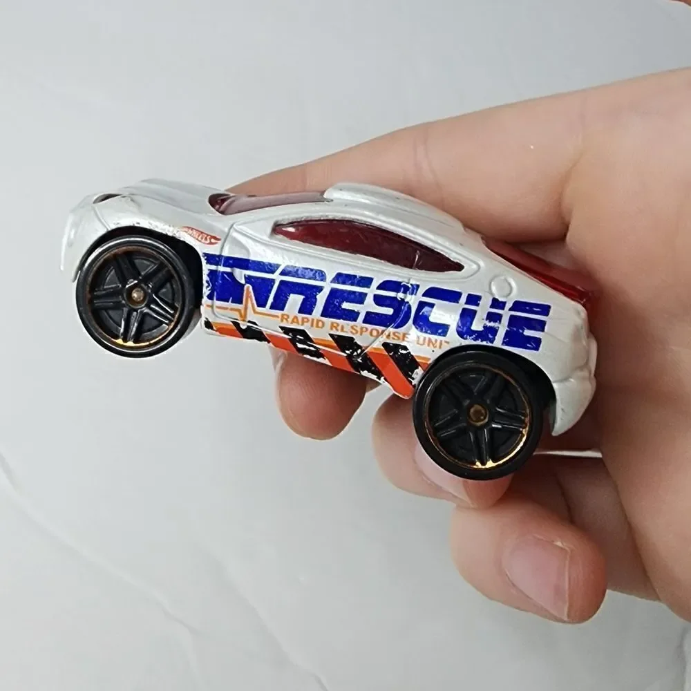 TOYOTA RSC 2001 Hot Wheels Scale 1/64 Diecast Model Car #B13